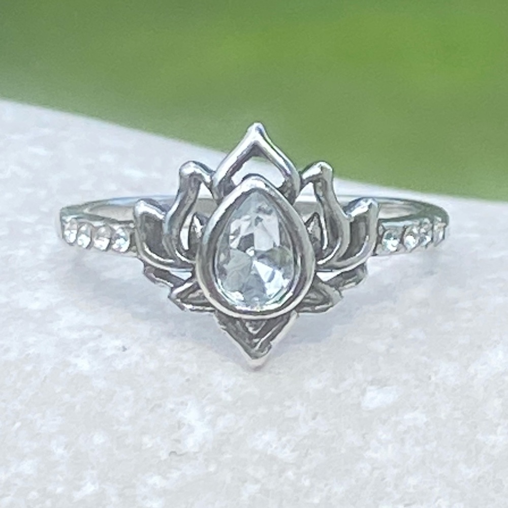 Lotus ring White Zircon silver plated flower ring with crystal accent - Picture 12 of 15